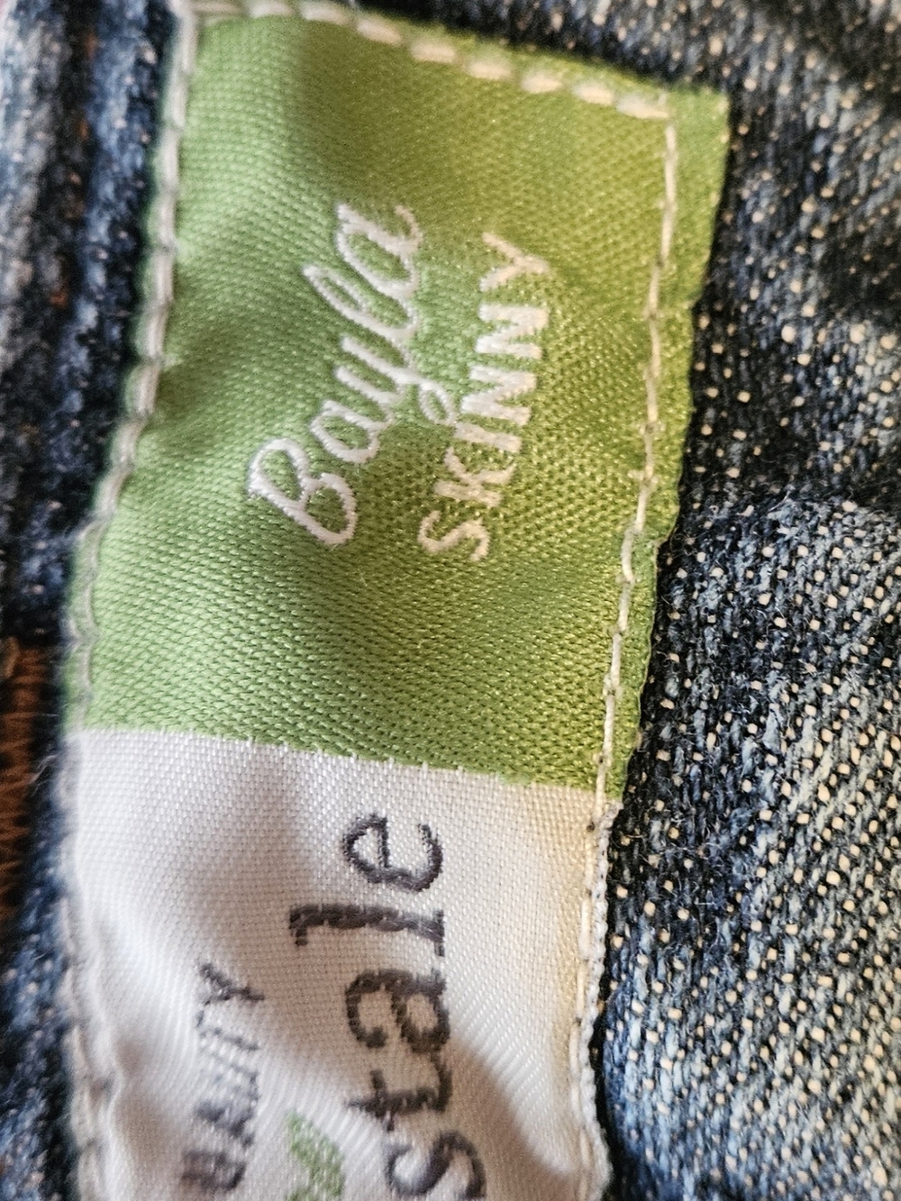 Aeropostale Skinny Jeans in Dark Blue Denim with Green Label